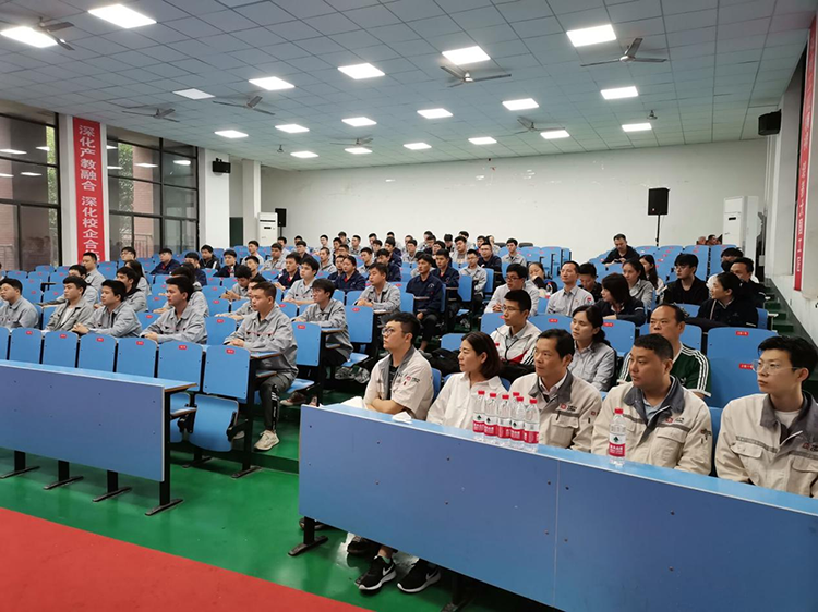 五家大型国企向金年会平台（中国）ios/安卓版/手机app下载学子抛出“橄榄枝”2022届毕业生提前一年被“抢招”