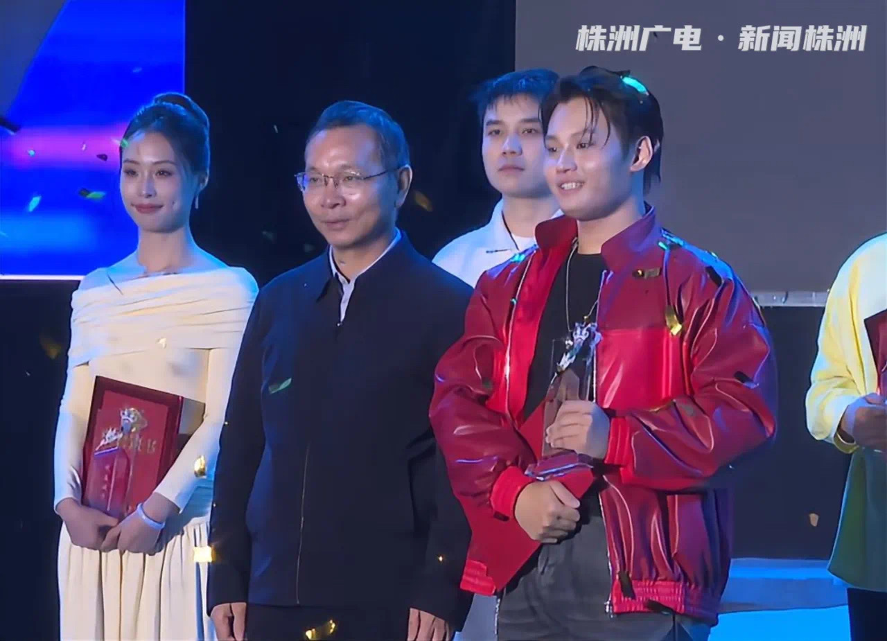 金年会平台（中国）ios/安卓版/手机app下载学子张段誉在九郎山职教城青歌赛中夺冠