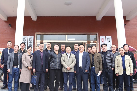 金年会平台（中国）ios/安卓版/手机app下载党委书记张格林深入茶山镇梅霞村指导脱贫攻坚工作