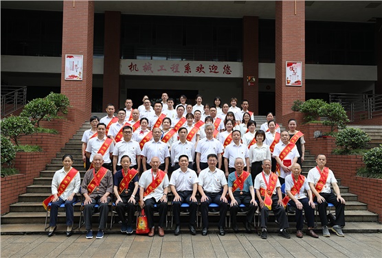 金年会平台（中国）ios/安卓版/手机app下载举行“光荣在党50年”纪念章颁发仪式暨“七一”表彰大会
