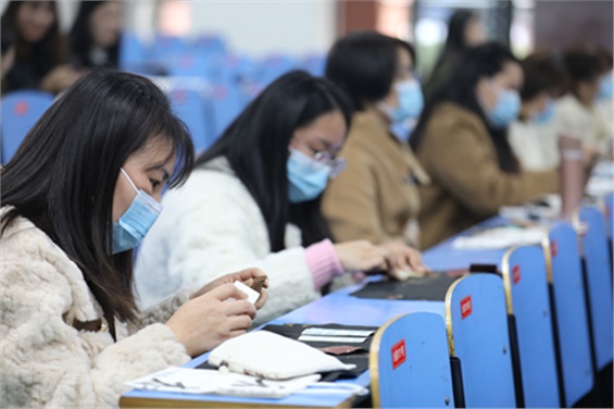 喜迎元旦，趣探非遗--金年会平台（中国）ios/安卓版/手机app下载开展女教职工“与传统文化同行 遗绽芳华”非遗体验活动